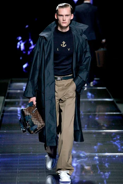 Look 3